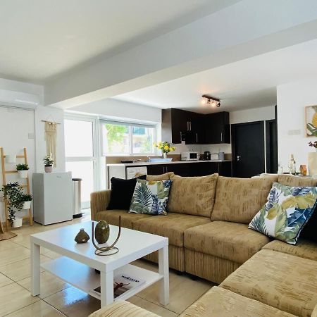 Serena'S 2-Br Apartment In Larnaca Exterior photo