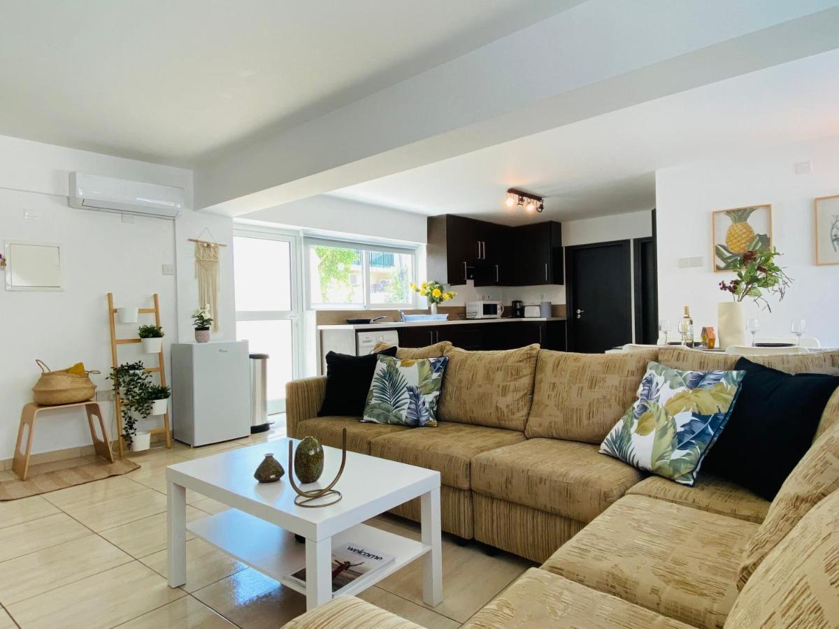 Serena'S 2-Br Apartment In Larnaca Exterior photo