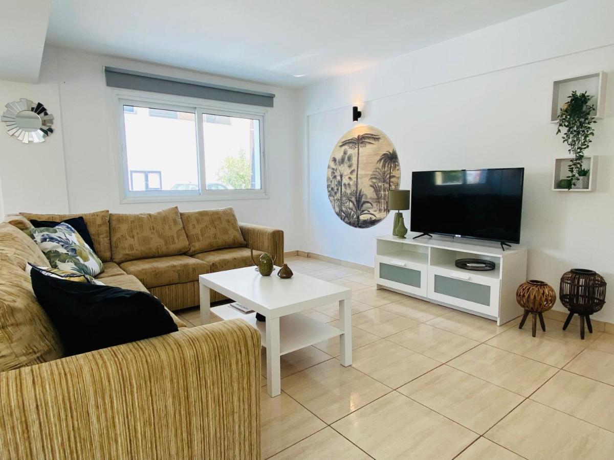 Serena'S 2-Br Apartment In Larnaca Exterior photo